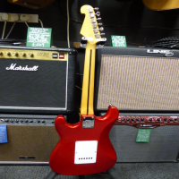 Short scale entry-level guitar in great condition.<br />