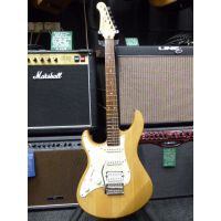 <p>Superb Left-handed electric guitar by Yamaha.</p><p>Condition: A small dent in the back, otherwise excellent.</p>