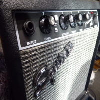 10 watt practice guitar amplifier in great condition.<br />