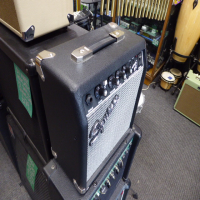 10 watt practice guitar amplifier in great condition.<br />