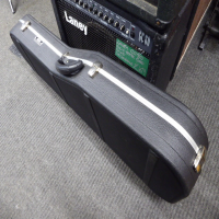 Robust electric guitar hard case for strat/tele style guitars.&nbsp; Excellent condition.