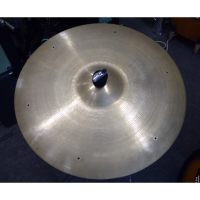 18" crash cymbal with rivet holes.&nbsp; Made in the USA.
