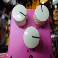 Lovely analog delay pedal in mint condition with original box.