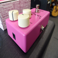 Lovely analog delay pedal in mint condition with original box.
