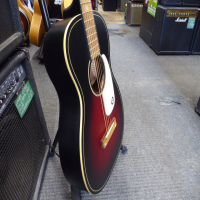 <p>Lovely small-bodied, short-scale acoustic guitar with 2-colour sunburst finish.</p><p>Excellent condition.</p>