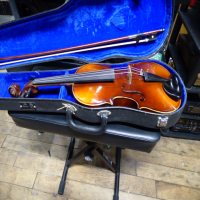 <p>Good starter instrument.</p><p>Nice tone, very playable.</p><p>Stradivarius copy, made at the well-known Cremona Factory in Luby, Czechoslovakia.&nbsp;</p>