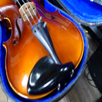 <p>Good starter instrument.</p><p>Nice tone, very playable.</p><p>Stradivarius copy, made at the well-known Cremona Factory in Luby, Czechoslovakia.&nbsp;</p>