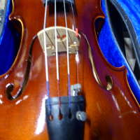 <p>Good starter instrument.</p><p>Nice tone, very playable.</p><p>Stradivarius copy, made at the well-known Cremona Factory in Luby, Czechoslovakia.&nbsp;</p>