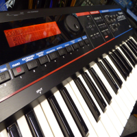 <p style="margin:0in;margin-left:.375in;font-family:Calibri;font-size:11.0pt;">On stage or in the streets, the JUNO-Di is a traveling musician&rsquo;s dream. It&rsquo;s lightweight, it can run on batteries, and it&rsquo;s easy to use, yet it performs and sounds like a heavyweight synth. It&rsquo;s packed with a wide variety of top-quality sounds &mdash; over 1,000 to choose from! It has a friendly &ldquo;direct access&rdquo; control panel for easy editing and a Song Player for larger-than-life performances. First-timers and pros alike will love this friendly, portable, great-sounding synth.</p><p style="margin:0in;margin-left:.375in;font-family:Calibri;font-size:11.0pt;"></p><p style="margin:0in;margin-left:.375in;font-family:Calibri;font-size:11.0pt;"></p><p style="margin:0in;margin-left:.375in;font-family:Calibri;font-size:11.0pt;">Mint condition, boxed with manual and original power supply.</p><p style="margin:0in;margin-left:.375in;font-family:Calibri;font-size:11.0pt;"></p>