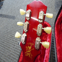 <p>Slash signature Les Paul Standard in Appetite Burst with original hard case.</p><p>Condition: A couple of small dings, and the pots have been replaced, otherwise it's superb with a lovely action and great tone.</p>