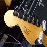 <p>Superb Stratocaster in mint condition.&nbsp; Pearl White Metallic finish.</p><p>Includes fender gig bag.</p>