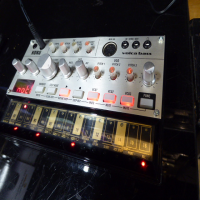 <p>Superb three-oscillator bass synth in a tiny package!</p><p>With its three tunable analogue oscillators and specially designed filter, the Volca Bass can generate a massive variety of bass, and even lead sounds. </p><p>Sequence the three oscillators individually or in unison, sync up to multiple Volcas or other gear in your studio, or make bass lines on the bus with battery operation and a built-in speaker!</p><p>Generating the thick and modulated sounds that you expect from an analogue synthesizer, the three oscillators can be used in a variety of ways from one-part unison to three-part chords, giving you an incredible diversity of bass sounds.</p><br />