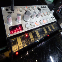 <p>Superb three-oscillator bass synth in a tiny package!</p><p>With its three tunable analogue oscillators and specially designed filter, the Volca Bass can generate a massive variety of bass, and even lead sounds. </p><p>Sequence the three oscillators individually or in unison, sync up to multiple Volcas or other gear in your studio, or make bass lines on the bus with battery operation and a built-in speaker!</p><p>Generating the thick and modulated sounds that you expect from an analogue synthesizer, the three oscillators can be used in a variety of ways from one-part unison to three-part chords, giving you an incredible diversity of bass sounds.</p><br />