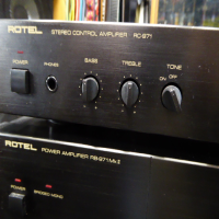 <p>Quaality pre-amp and power amp combination from this well-reputed manufacturer.</p><p>Powerful, smooth sound with excellent detail.</p><p>The power amp is conservatively-rated at 70w per channel RMS at 8 ohm.</p><p>The pre-amp has 5 pairs of line-level inputs, two tape outputs and two pairs of main outputs.</p><p></p><p></p>