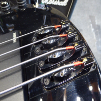 <p>Quality bass with active circuit.</p><p>Good condition.</p>