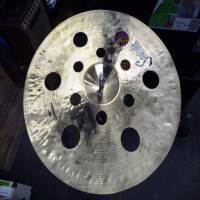 Top quality 18" crash in excellent condition.