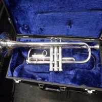 <p>Lovely vintage student trumpet in very good condition, with case.</p><p>Plays smoothly, lovely tone.</p><p><br /></p><p></p>