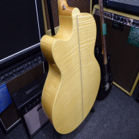 <p>Electro-acoustic Jumbo with flamed maple back &amp; sides, solid spruce top, rosewood fingerboard, and more.</p><p>Condition: A fair bit of fret wear and a few small marks, otherwise fine.</p>