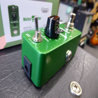 Noise reduction pedal in good condition with box.