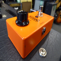 <p>Classic phaser pedal by MXR.</p><p>Condition: A few chips, nothing major.</p>