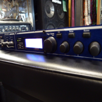 <p>Superb 4 channel effects processor.</p><p>17 classic Lexicon algorithms with full editability and loads of variations.</p><p>Large backlit LCD display.</p><p>Can be used as two stereo effects modules or 4 mono effects modules.</p><p>Perfect for band PAs, churches and clubs.</p><p>Intuitive front panel design.</p><p>Easy to edit with a few knob tweaks.</p><p>For
 example, three individual, assignable parameter controls mean you don&rsquo;t
 have to page through menus to fine tune a reverb tail.&nbsp;</p><p>Built-in dbx compression and de-essing in tandem with reverb, the MX400 is the perfect tool for taming problem vocalists.&nbsp;</p><p></p>