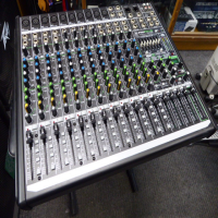 The Mackie ProFX16v2 is a 16-channel analogue mixer designed for live sound and home recording.<br />10 low-noise Vita mic preamps.<br />32-bit effects engine.&nbsp;<br />USB interface for recording or playback.&nbsp;<br />4-bus architecture + Main Outputs.<br />3-band EQ, one-knob compression on select channels, and a durable "built-like-a-tank" steel chassis.<br />2 aux sends for monitors.<br /><br />