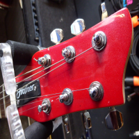 <p>Travel guitar by Hofner.&nbsp; Includes gig bag.</p><p>Good condition.</p>
