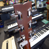 Entry-level acoustic guitar by Yamaha.&nbsp; Good condition.