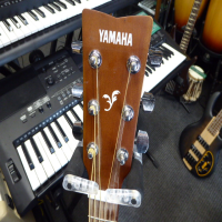 Entry-level acoustic guitar by Yamaha.&nbsp; Good condition.