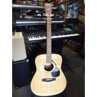 Entry-level acoustic guitar by Yamaha.&nbsp; Good condition.