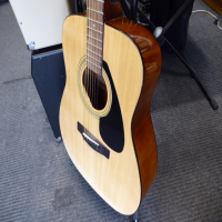 Entry-level acoustic guitar by Yamaha.&nbsp; Good condition.