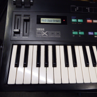 Classic FM synthesizer from 1986.<br />4 operator FM synthesis.<br />8 voice, 8 algorithms.<br />192 patches.<br />Compact unit with 49 mini keys.<br /><br />