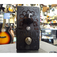 <p>High quality noise gate pedal for guitar/bass.</p><p>Condition: The threshold input range switch knob on the side has broken off and requires a small screwdriver or something similar to operate it, otherwise it's in great condition and everything works fine.</p>