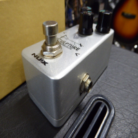 Affordable compressor pedal in excellent condition with original box.