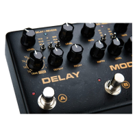 Handy little multi-effects guitar pedal, which is laid out like a pedalboard for ease of use.