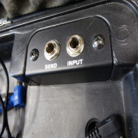 <p>Decent and affordable powered pedalboard.</p><p>Condition: A little bit of wear on the inside protective foam (as seen in the pics), otherwise fine.</p>