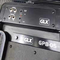 <p>Decent and affordable powered pedalboard.</p><p>Condition: A little bit of wear on the inside protective foam (as seen in the pics), otherwise fine.</p>