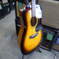 <p>Classic entry-level acoustic guitar by Yamaha.&nbsp; Sunburst finish.</p><p>Good condition.</p>