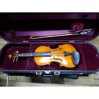 <p>Violin made completely from solid European tonewoods</p><p>Solid European spruce top</p><p>Back and sides made of solid European maple</p><p>Fingerboard: Ebony</p><p>Ebony pegs</p><p>Fitted with Thomastik-Infeld Dominant strings.</p><p>Ebony chin rest</p><p>Inlaid purfling</p><p><br /></p>